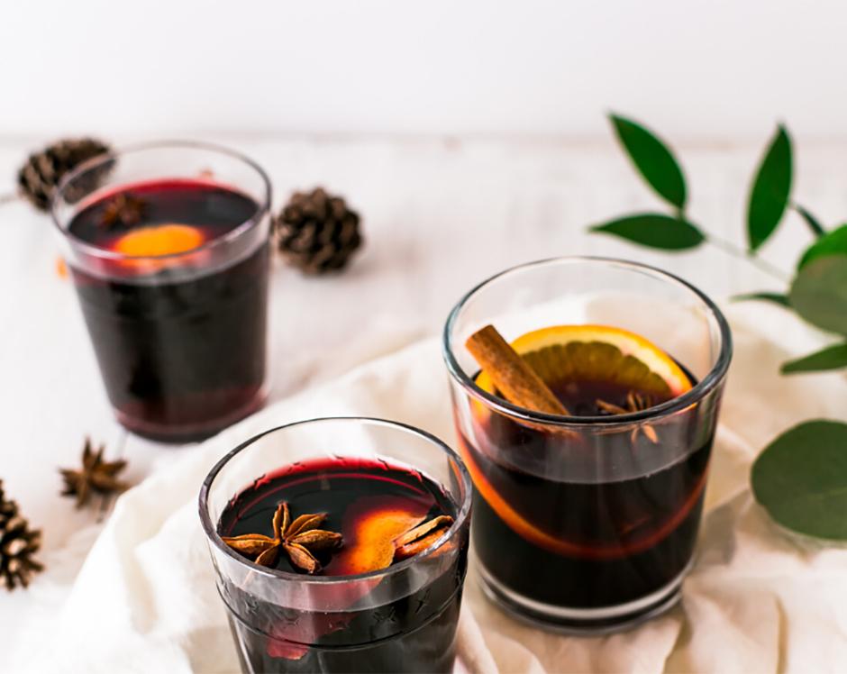 Spiced mulled wine recipe made with Raven's Nest mulling spice garnished with fresh orange slices, cinnamon sticks, and anise